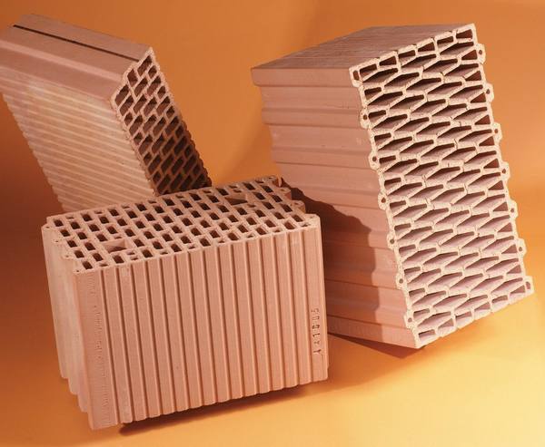 Кладка керамических блоков - фото