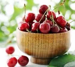 Вишня: «Сердечная ягода» - состав, польза и вред, применение в лечебных целях с фото